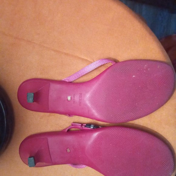 HOT PINK leads kitten heels - Picture 2 of 3